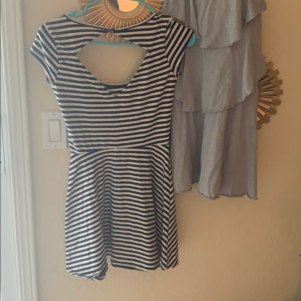 Dresses - Picture 2 of 5